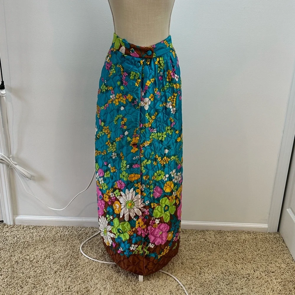Vintage 70’s Quilted Floral Button Up Maxi Skirt XS/S Vibrant Retro Smooth Silky